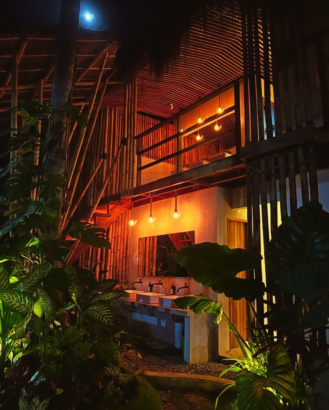 Island days, hostel nights at Casavia